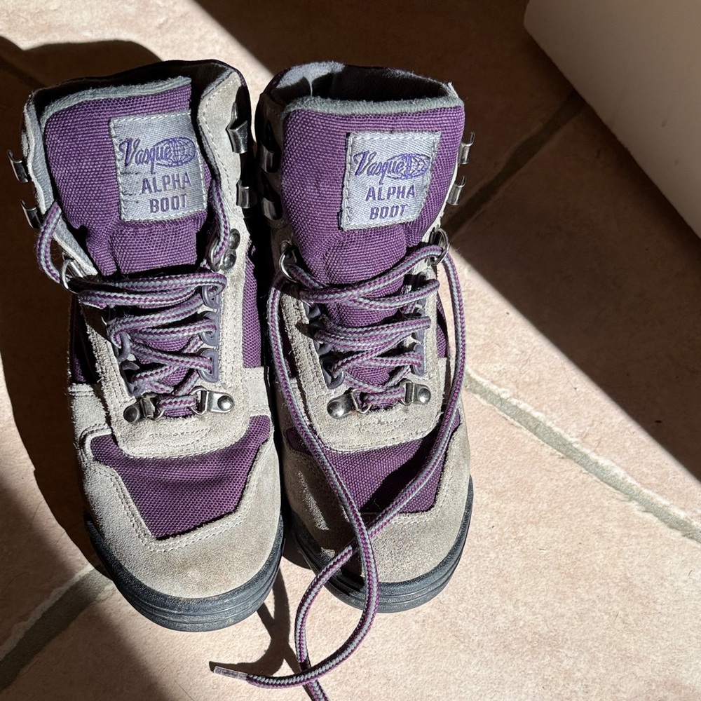 Vasque Alpha Boot in Purple nylon and Grey suede women’s size 6